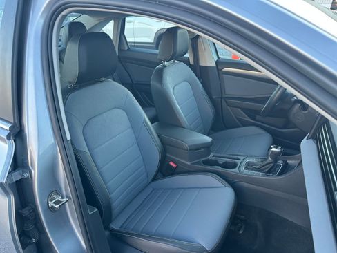 Used 2025 Volkswagen Jetta SE image 35