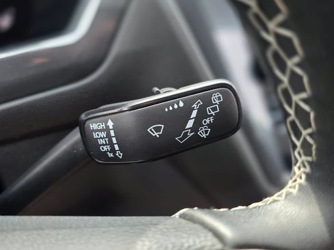 Used 2023 Volkswagen Tiguan SE FWD image 35