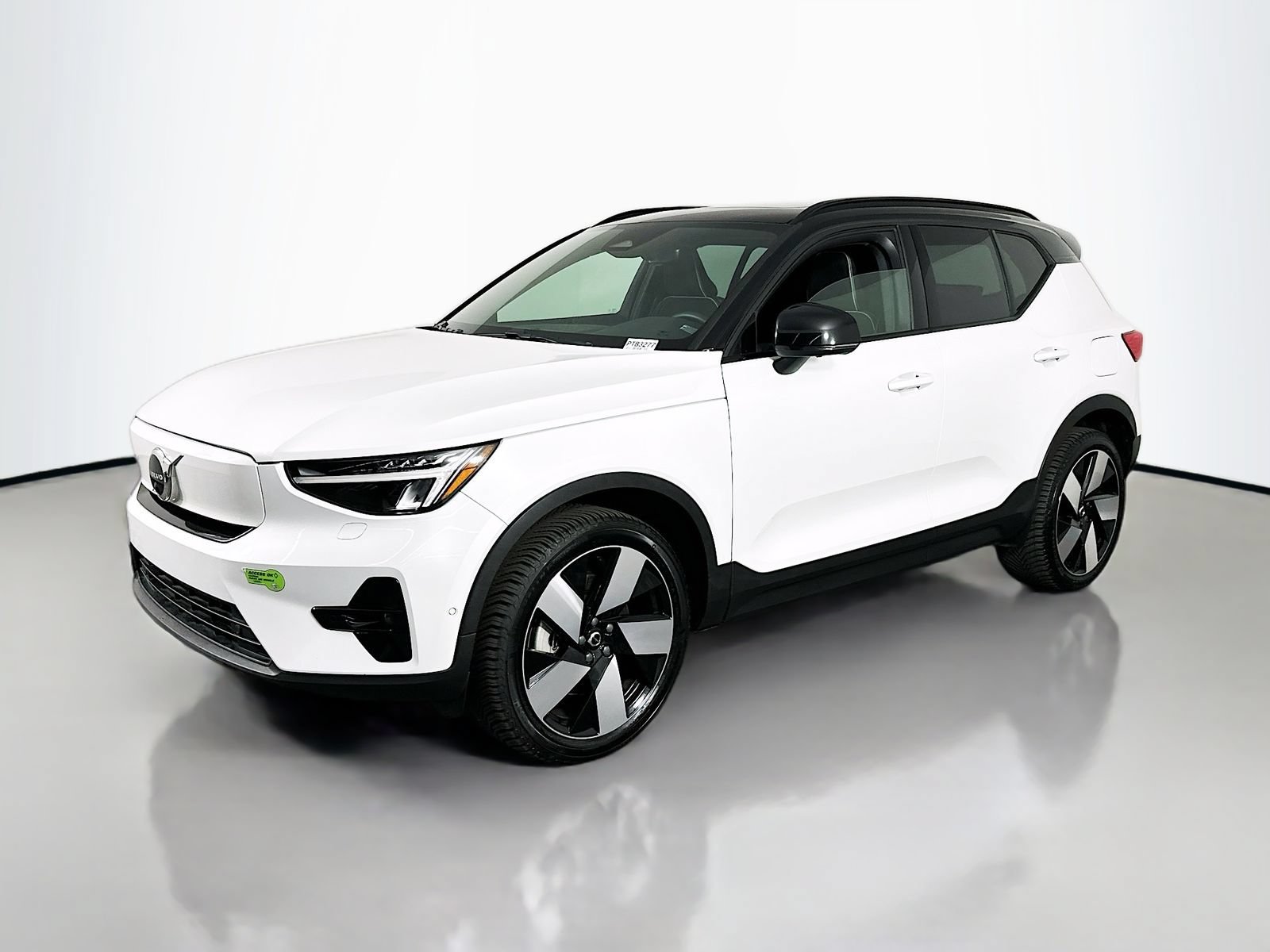 Used 2023 Volvo XC40 Recharge Ultimate w/ Protection Package Premier AWD/4WD image 3