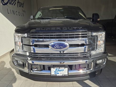 Used 2022 Ford F250 XLT w/ Black Appearance Package image 2