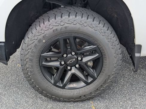 Used 2022 Chevrolet Silverado 1500 Custom Trail Boss AWD/4WD image 13