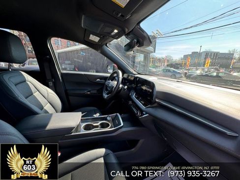 Used 2025 Chevrolet Equinox LT w/ Convenience Package II image 15