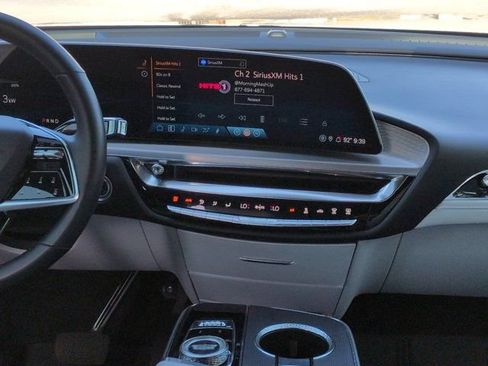 Used 2024 Cadillac Lyriq Luxury RWD image 17
