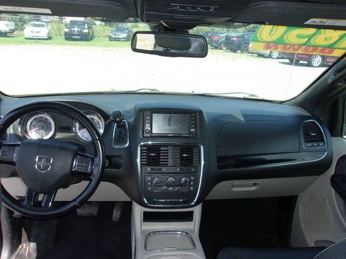 Used 2019 Dodge Grand Caravan SXT FWD image 13