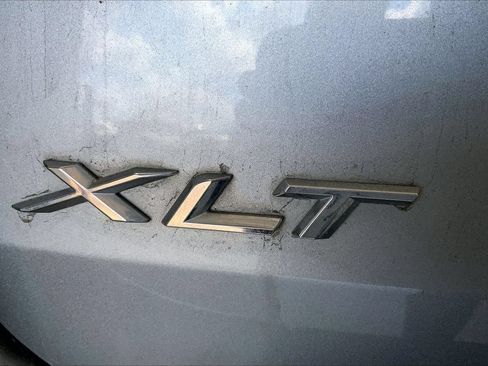 Used 2022 Ford Explorer XLT RWD image 9