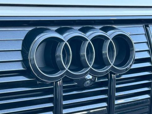 Used 2022 Audi e-tron Premium Plus w/ Premium Plus Package image 55