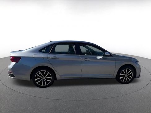 Used 2025 Volkswagen Jetta SE image 16