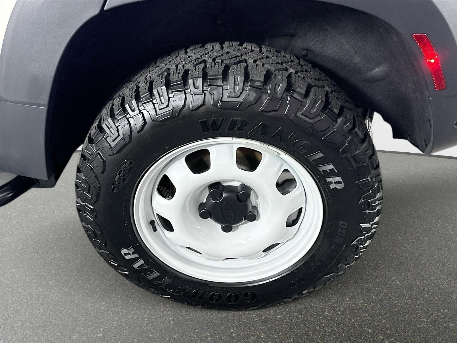 Used 2024 Land Rover Defender 110 S AWD/4WD image 30