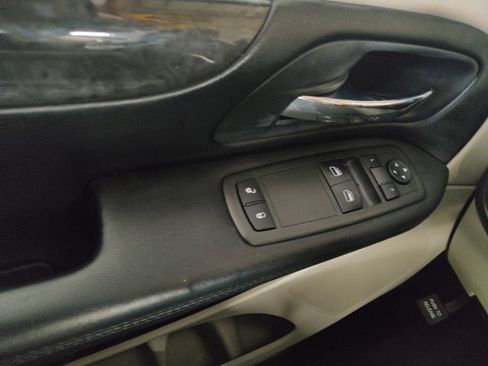 Used 2015 Dodge Grand Caravan American Value Package image 27