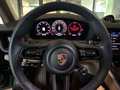 Used 2025 Porsche Panamera RWD image 25