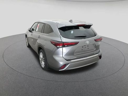 New 2026 Toyota Highlander Platinum image 6