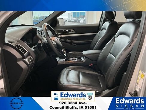 Used 2017 Ford Explorer XLT w/ Equipment Group 201A FWD image 28