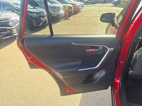 Used 2022 Toyota RAV4 SE image 36