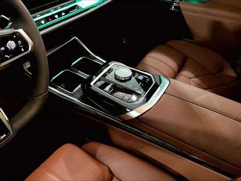 New 2026 BMW 750e xDrive w/ Premium Package AWD/4WD image 10