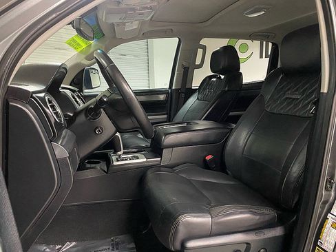 Used 2014 Toyota Tundra Platinum image 10