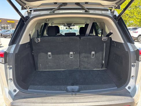 Used 2025 Nissan Pathfinder SV AWD/4WD image 34