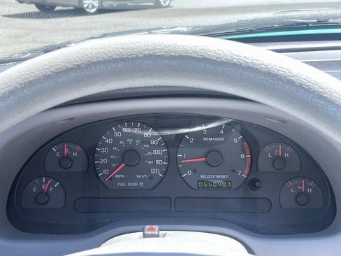Used 2001 Ford Mustang Convertible RWD image 22