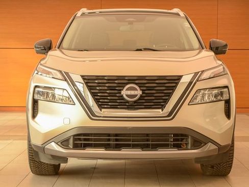 Used 2023 Nissan Rogue SL image 2