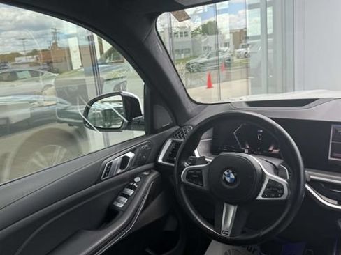 Used 2024 BMW X7 xDrive40i w/ M Sport Package AWD/4WD image 70