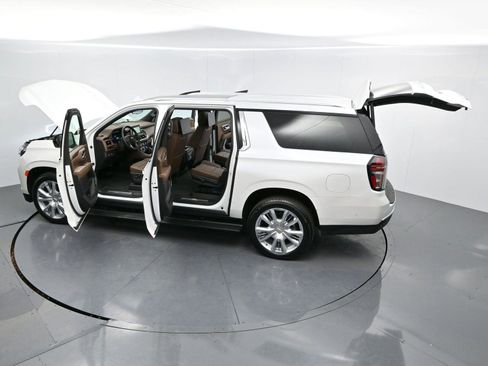 Used 2024 Chevrolet Suburban High Country w/ Advanced Technology Package image 51