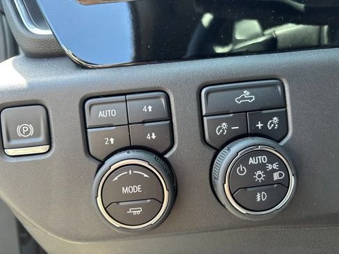 Used 2024 Chevrolet Silverado 1500 LT Trail Boss w/ Convenience Package II AWD/4WD image 15