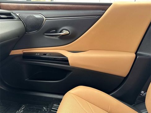 Certified 2025 Lexus ES 300h w/ Luxury Package image 22