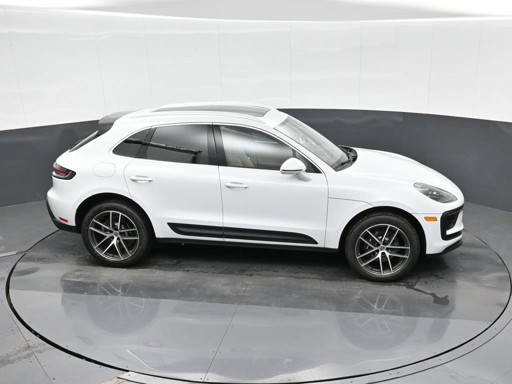 Certified 2026 Porsche Macan AWD/4WD image 31