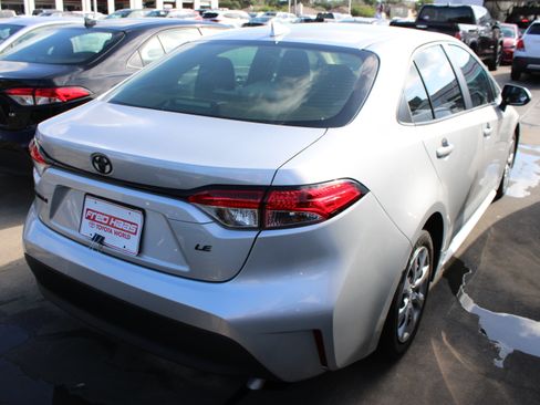 Used 2025 Toyota Corolla LE FWD image 9