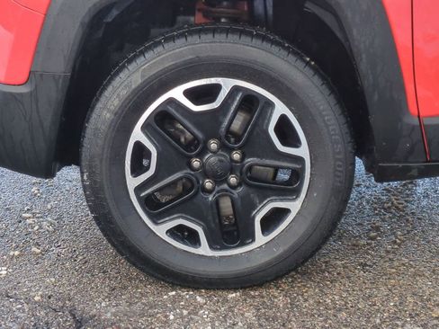 Used 2017 Jeep Renegade Trailhawk image 14