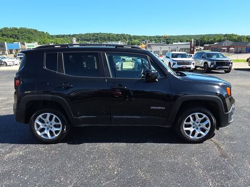 Used 2017 Jeep Renegade Latitude AWD/4WD image 9