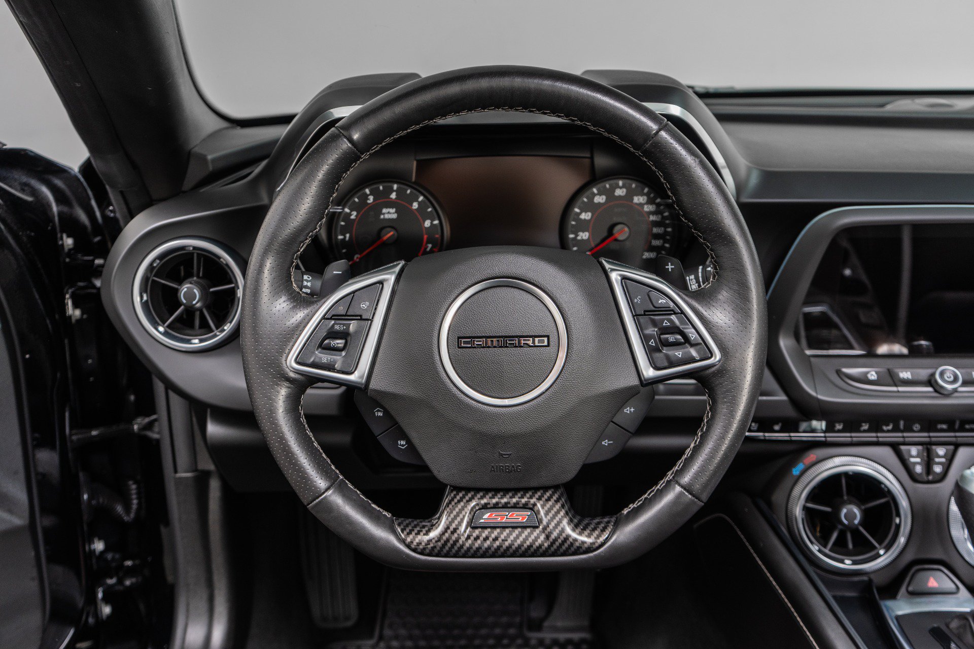 Used 2018 Chevrolet Camaro SS RWD image 15