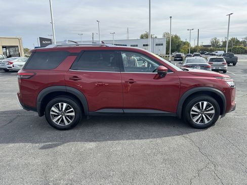 Certified 2024 Nissan Pathfinder SL image 34