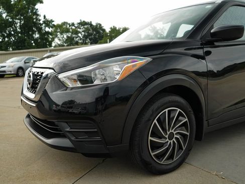 Used 2019 Nissan Kicks S FWD image 17