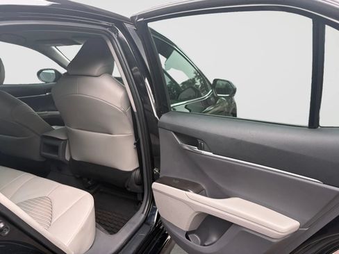 Used 2022 Toyota Camry SE FWD image 17