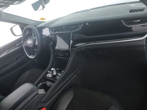 Used 2025 Jeep Grand Cherokee Trailhawk w/ Advanced Protech Group II image 32