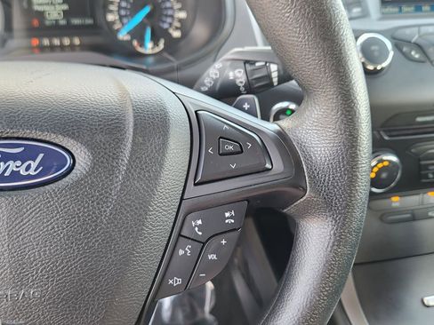 Used 2018 Ford Edge SE image 18