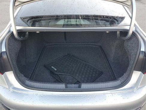 Certified 2024 Volkswagen Jetta SE image 8