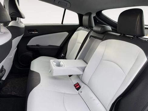 Used 2019 Toyota Prius XLE image 14