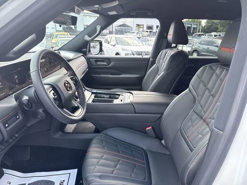 Used 2025 Nissan Armada PRO-4X image 16