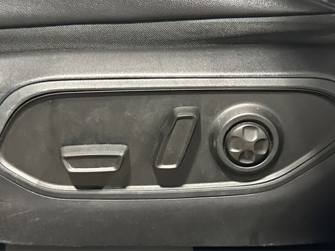 Used 2023 Jeep Grand Cherokee Limited image 19