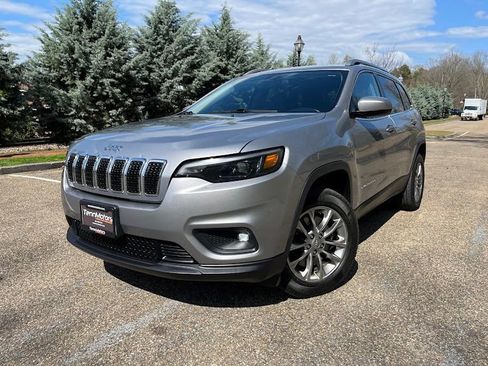 Used 2019 Jeep Cherokee Latitude Plus w/ Cold Weather Group AWD/4WD image 47