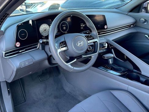 Used 2025 Hyundai Elantra SEL image 12