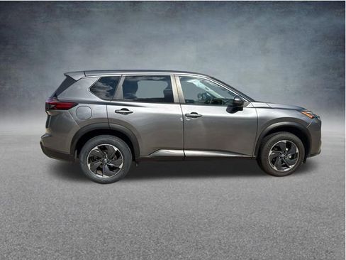 Used 2024 Nissan Rogue SV FWD image 11