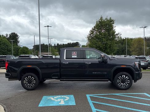 Used 2026 GMC Sierra 2500 Denali Ultimate w/ Max Trailering Package AWD/4WD image 8