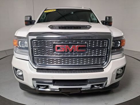 Used 2018 GMC Sierra 2500 Denali w/ Duramax Plus Package AWD/4WD image 8