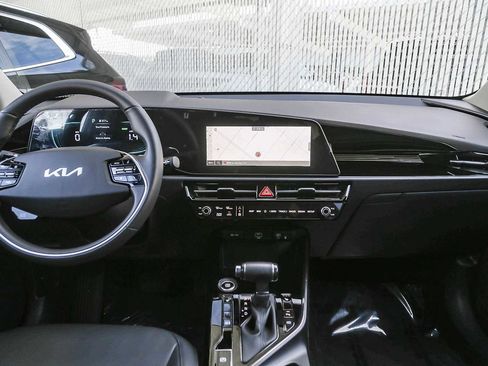 Used 2025 Kia Niro EX image 9