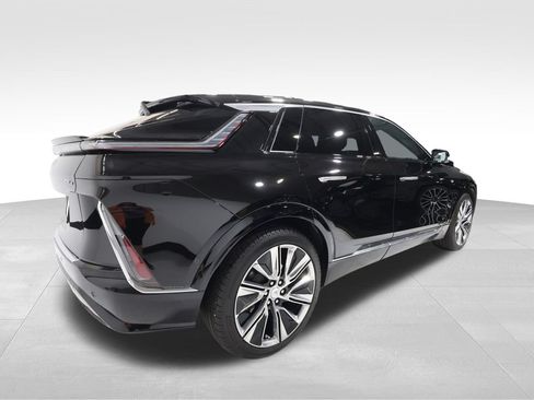 Certified 2025 Cadillac Lyriq Luxury AWD/4WD image 4