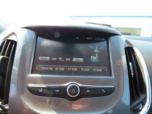 Used 2017 Chevrolet Cruze LT FWD image 16