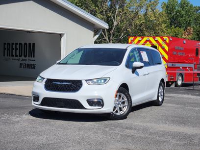 Used 2023 Chrysler Pacifica Touring-L