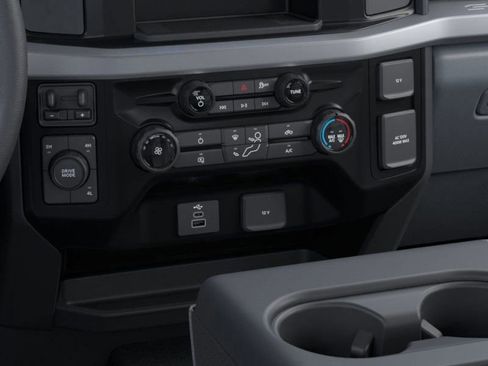 New 2025 Ford F550 4x4 Crew Cab Super Duty image 17